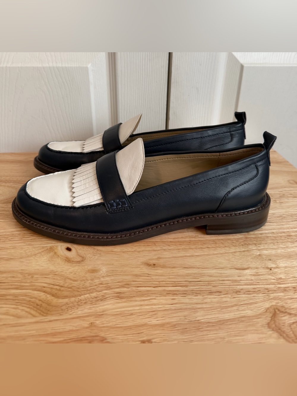 Ann Taylor Blue Ivory Kiltie Leather Loafers Flats Shoes SIZE 9.5